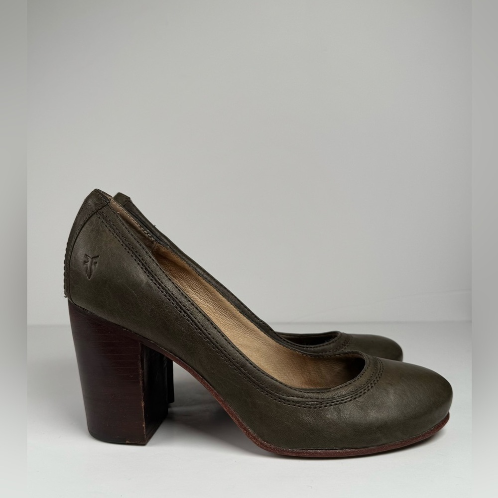 FRYE Carson Pumps Dark Green/Gray Leather Stacked Distressed Heels Women’s 9.5M